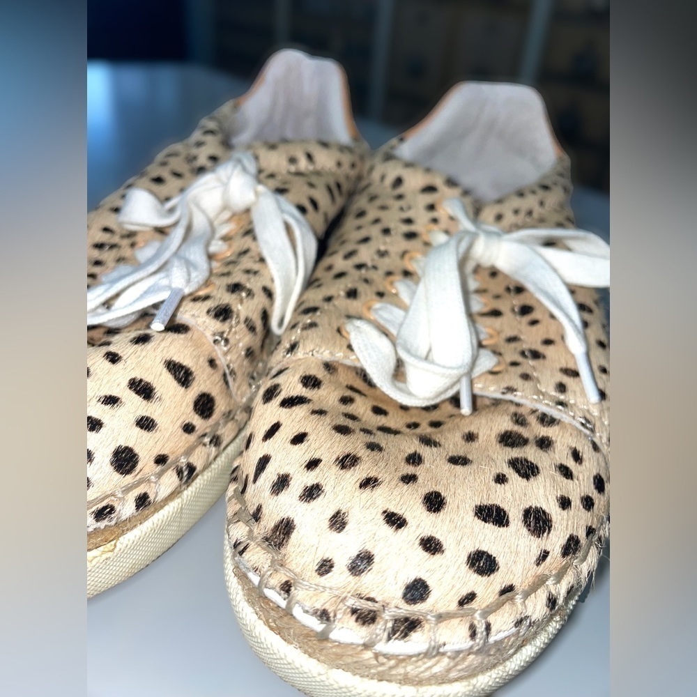 Dolce Vita Size 8.5 Women’s Madox Calf Hair Leopard-Print Sneakers •Low Top EGUC - Picture 6 of 16